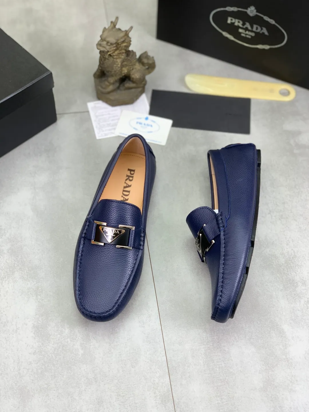 Men's Men's Shoes 💰P380💰【New Style】🆘 🔥🆕【PRADA】Prada Hong Kong high-quality pea shoes. Loaf style for lazy people. This fabric is made of 🇮🇹 imported top-grade Italian first-layer cowhide➕full first-layer pigskin lining. The lining is more high-end. The original non-slip and wear-resistant rubber outsole is the only choice for driving. Size: 38-45 4️⃣colors available